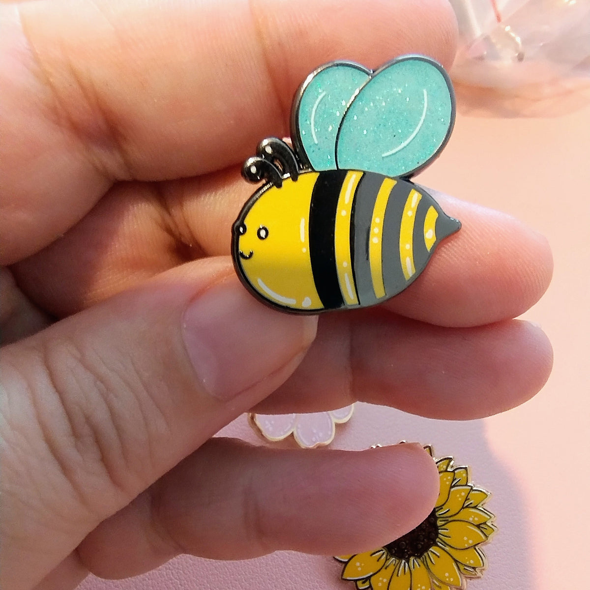 Lill Bumble Bee Pin