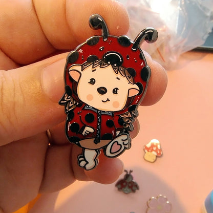 Hedgiebug Enamel Pin